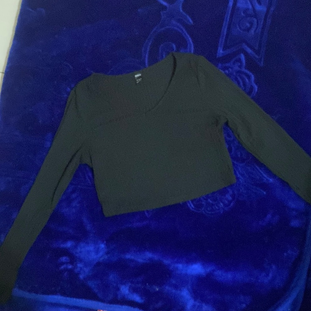 Black cropped long sleeve